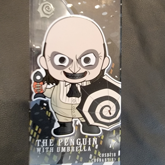 Hot Toys Cosbaby Batman Returns Movie Penguin with Umbrella - Picture 6 of 9